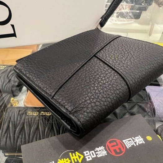 東區正精品㊣LOEWE PUZZLE C510W73X16 全新黑色荔枝牛皮拼接全皮對開銀釦拉鍊釦子短夾 RZ6400-1