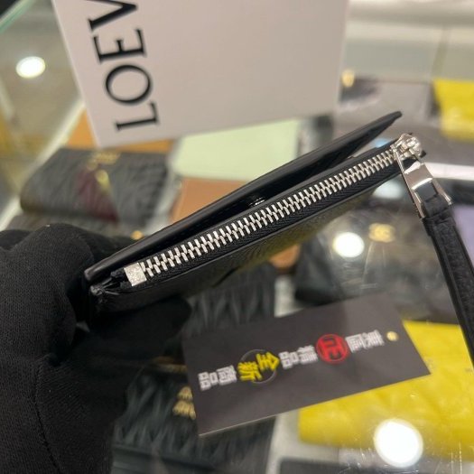 東區正精品㊣LOEWE PUZZLE C510W73X16 全新黑色荔枝牛皮拼接全皮對開銀釦拉鍊釦子短夾 RZ6400-2