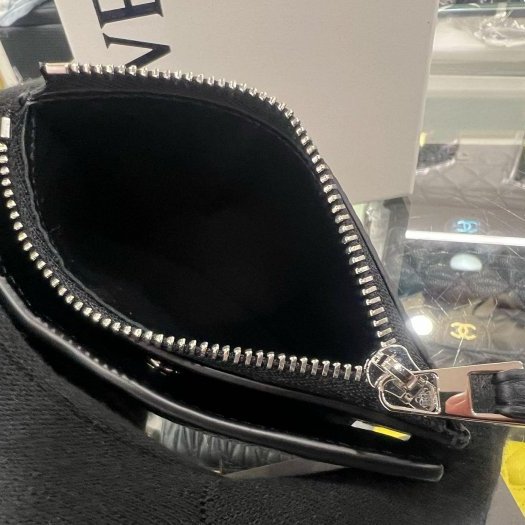 東區正精品㊣LOEWE PUZZLE C510W73X16 全新黑色荔枝牛皮拼接全皮對開銀釦拉鍊釦子短夾 RZ6400-3