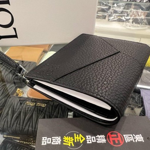 東區正精品㊣LOEWE PUZZLE C510W73X16 全新黑色荔枝牛皮拼接全皮對開銀釦拉鍊釦子短夾 RZ6400-7