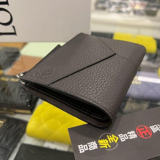 東區正精品㊣LOEWE PUZZLE C510W73X16 全新灰色荔枝牛皮拼接全皮對開銀釦拉鍊釦子短夾 RZ6401-4