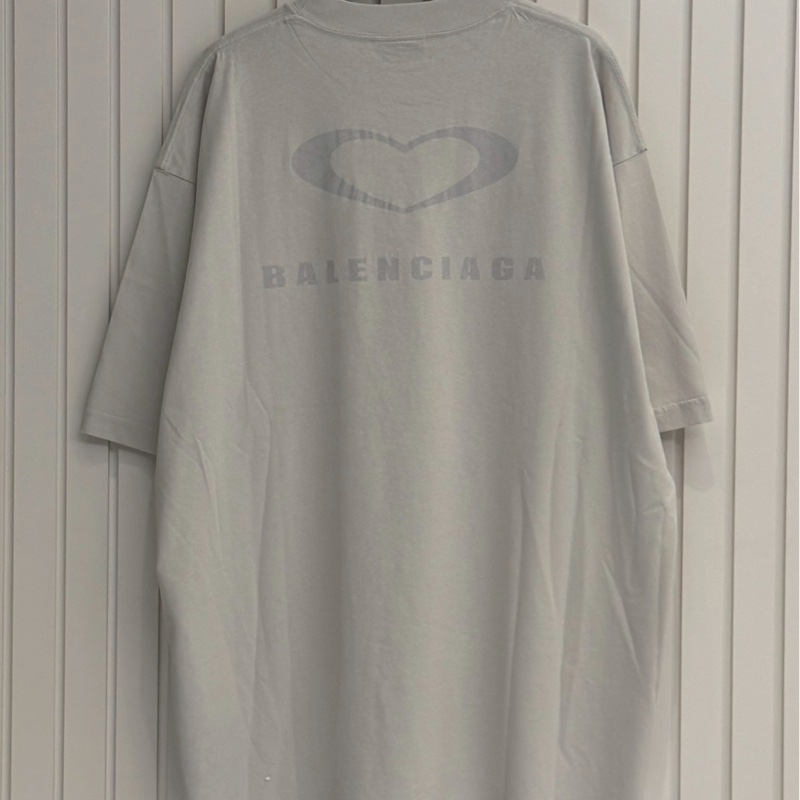 巴黎世家白灰愛心刺繡短袖-1