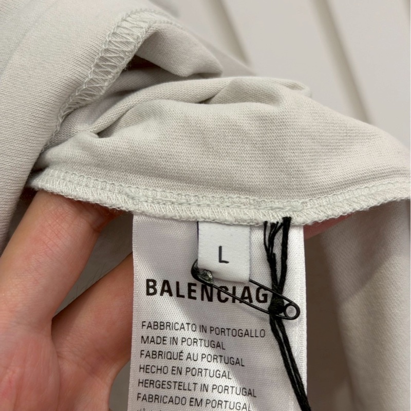 巴黎世家白灰愛心刺繡短袖-4