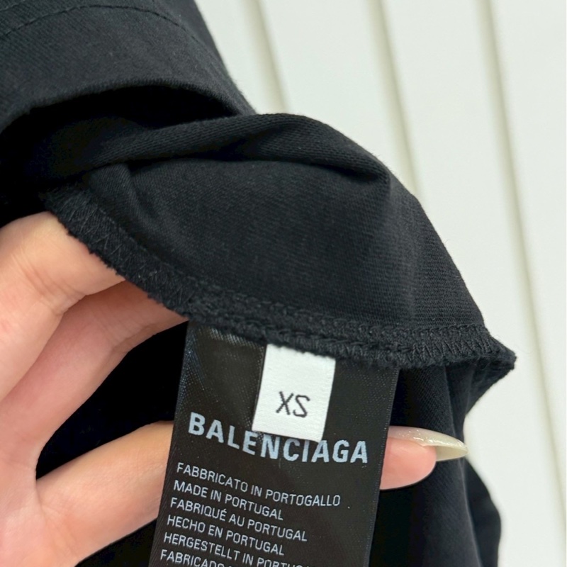 巴黎世家黑紅愛心刺繡短袖-4