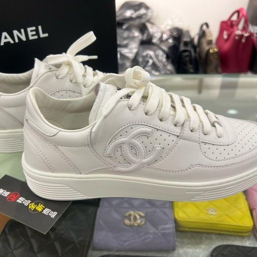 東區正精品㊣CHANEL G45079 全新香奈兒白色小牛皮黑色雙C休閒鞋運動鞋球鞋 38.5號 RZ6404-1