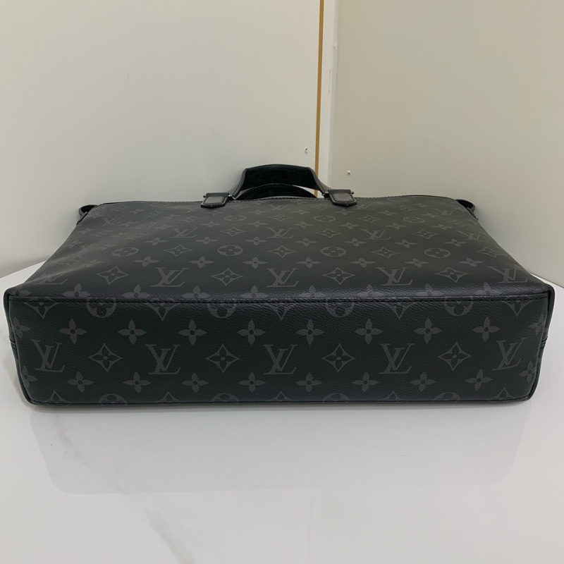 Louis Vuitton路易威登 男士黑武士黑花公文包 25年芯片款 無肩帶  尺寸：38*29*9-4