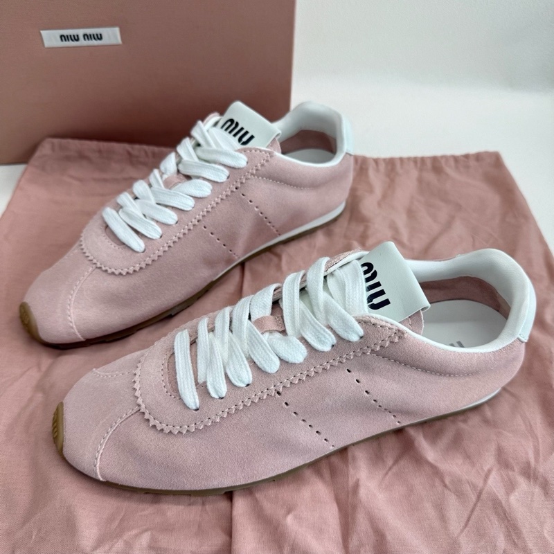 MIU MIU繆繆 Plume 絨面革 圓頭系帶德訓鞋 粉色   36碼-1