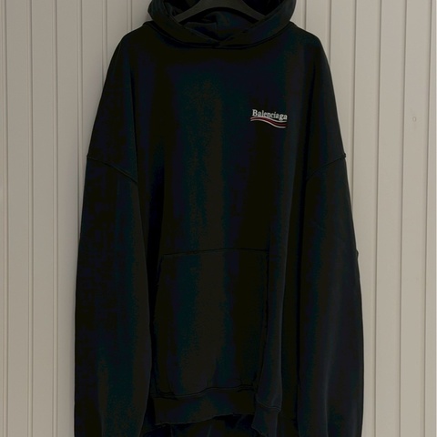 巴黎世家深灰可樂刺繡帽踢