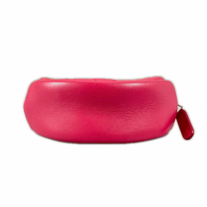 香奈兒 (Chanel) 圓形鏈條肩背包，飾有 Coco 標誌，絎縫迷你款，羊皮，A70657 粉紅色-3