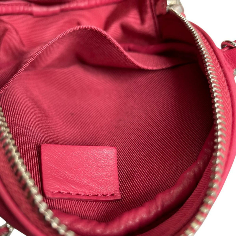 香奈兒 (Chanel) 圓形鏈條肩背包，飾有 Coco 標誌，絎縫迷你款，羊皮，A70657 粉紅色-9