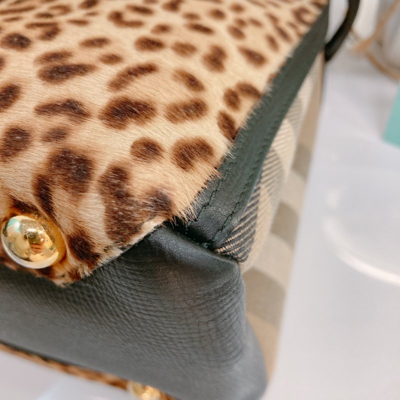 MS0695	Burberry 博柏利兩用包包 Banner Top Handle Shoulder Bag Calfskin Hair and Canvas Leopard-7