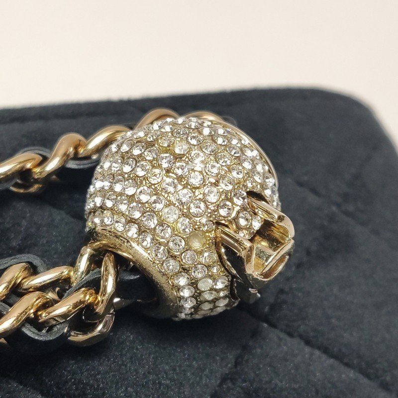 Chanel 絨布純色菱格絎縫雙C扣斜背包-14