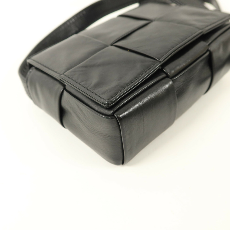 BOTTEGA VENETA 牛皮皮革Mini Cassette肩背袋-10