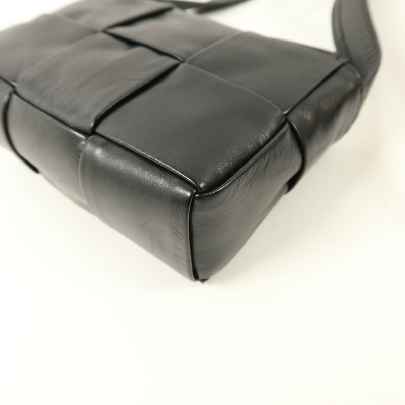 BOTTEGA VENETA 牛皮皮革Mini Cassette肩背袋-11