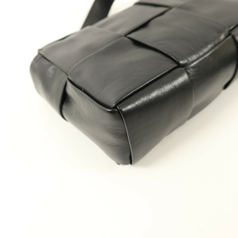BOTTEGA VENETA 牛皮皮革Mini Cassette肩背袋-12