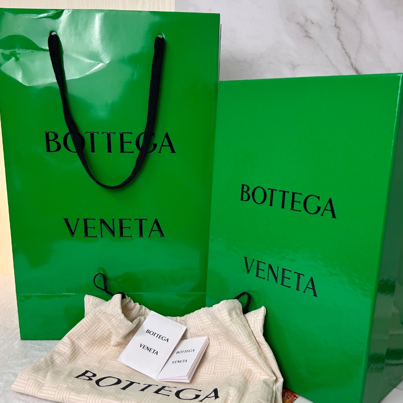 BV Diago 小號牛皮編織翻蓋磁扣式肩背包-2