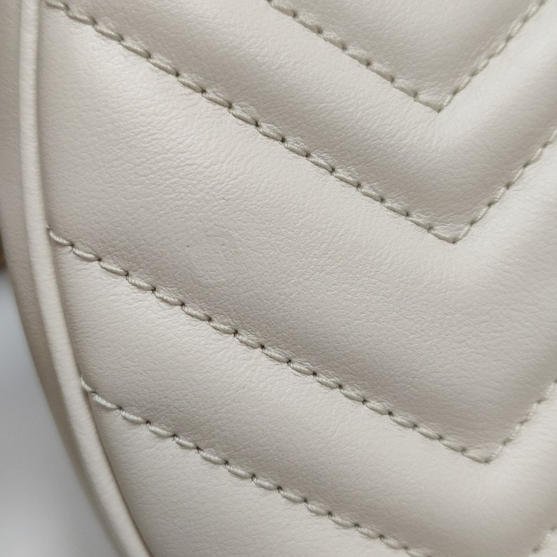 Gucci GG Marmont小號牛皮V紋絎縫雙G標誌斜背包單肩包-10