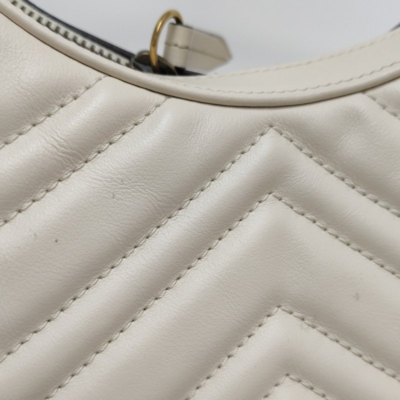 Gucci GG Marmont小號牛皮V紋絎縫雙G標誌斜背包單肩包-15