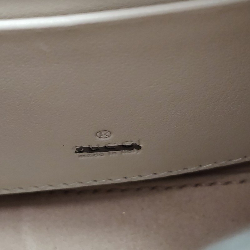 Gucci GG Marmont小號牛皮V紋絎縫雙G標誌斜背包單肩包-16