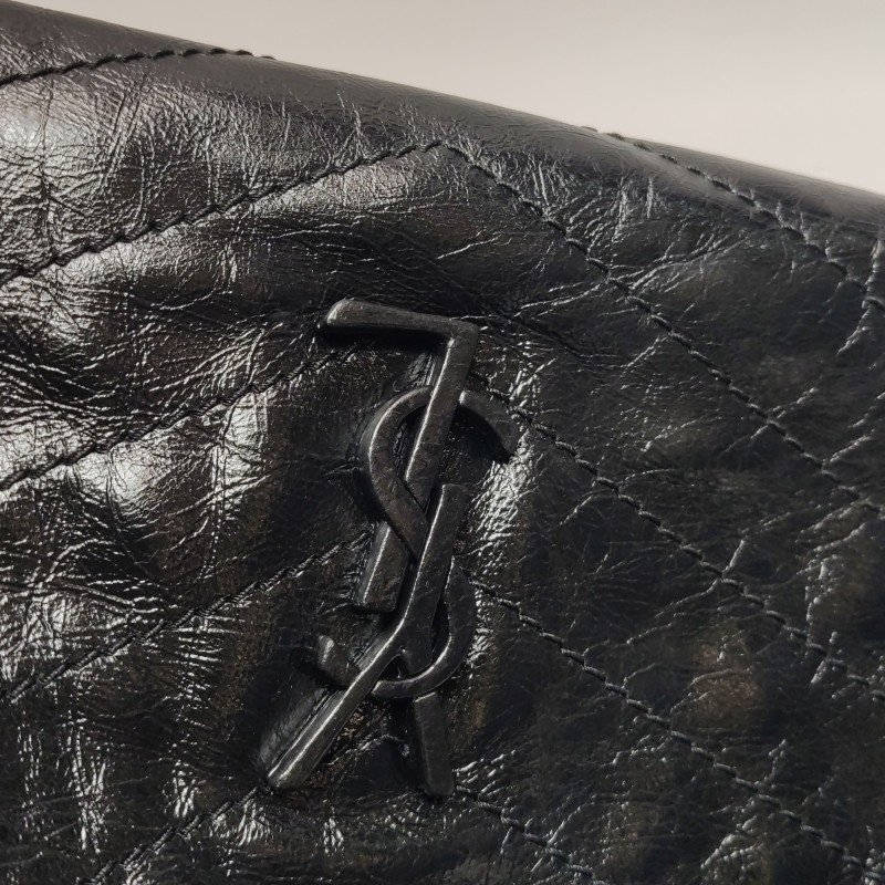 Saint Laurent Niki油蠟皮純色V紋絎縫YSL標誌單肩包-12