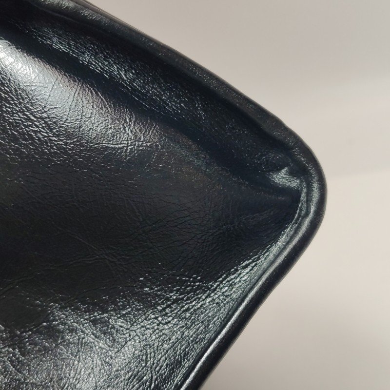 Saint Laurent Niki油蠟皮純色V紋絎縫YSL標誌單肩包-16