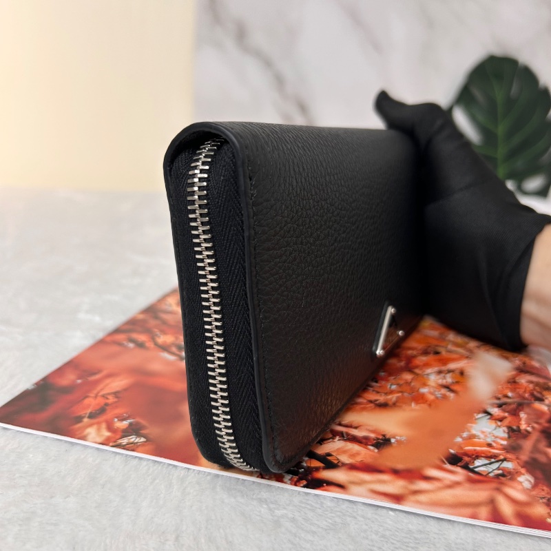 Prada Vitello Daino Triangle 粒紋皮革長夾 晶片款-6