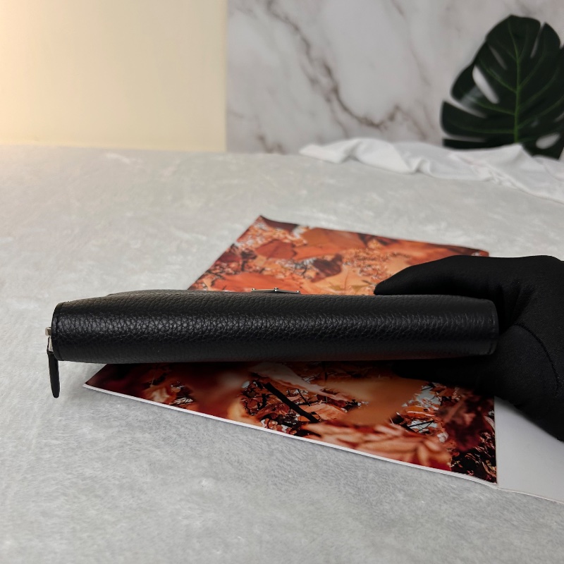 Prada Vitello Daino Triangle 粒紋皮革長夾 晶片款-16