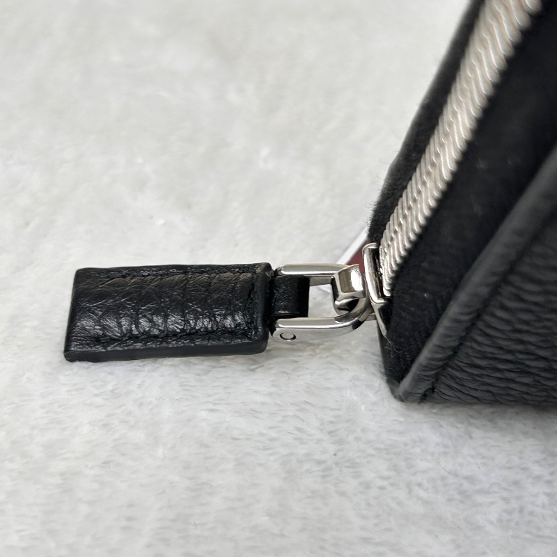 Prada Vitello Daino Triangle 粒紋皮革長夾 晶片款-20