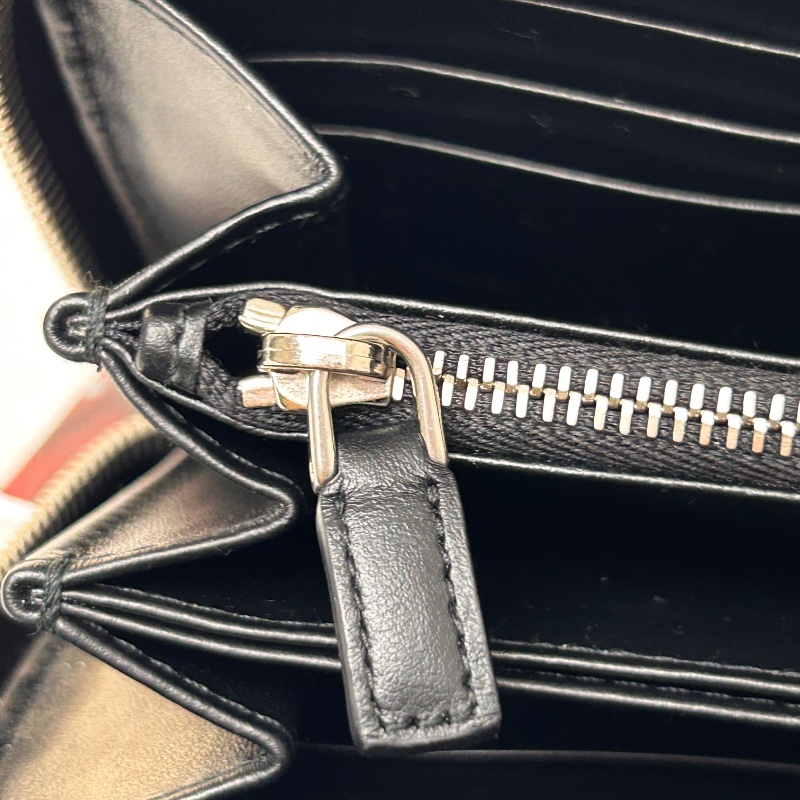 Prada Vitello Daino Triangle 粒紋皮革長夾 晶片款-21