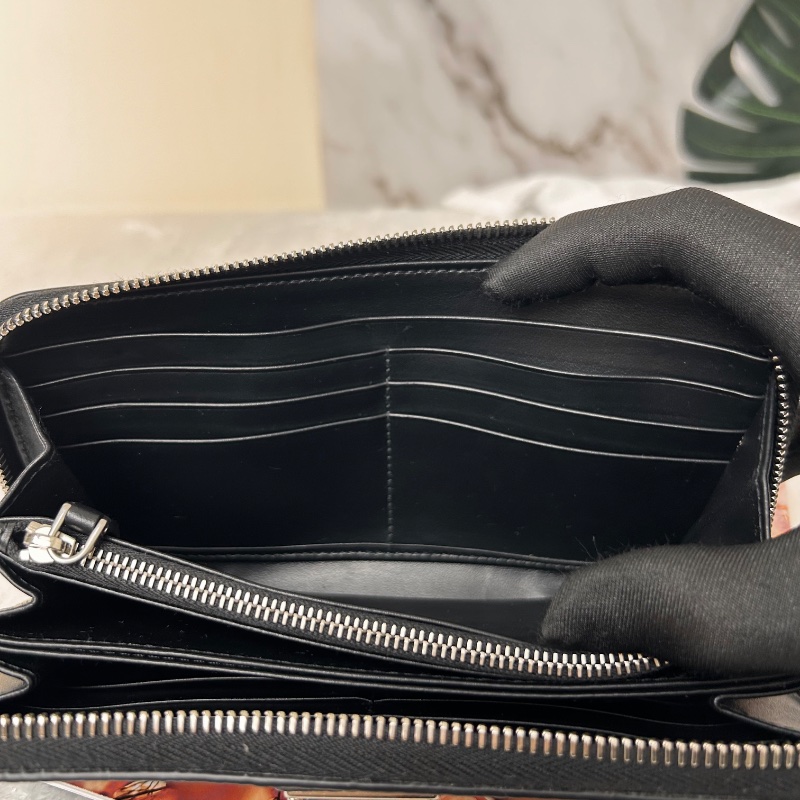 Prada Vitello Daino Triangle 粒紋皮革長夾 晶片款-23