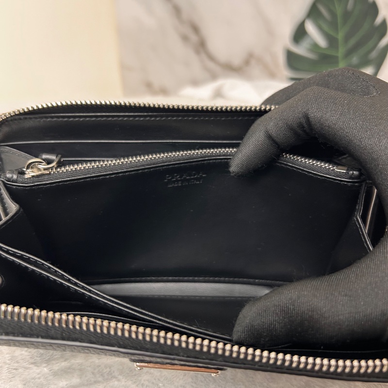 Prada Vitello Daino Triangle 粒紋皮革長夾 晶片款-24