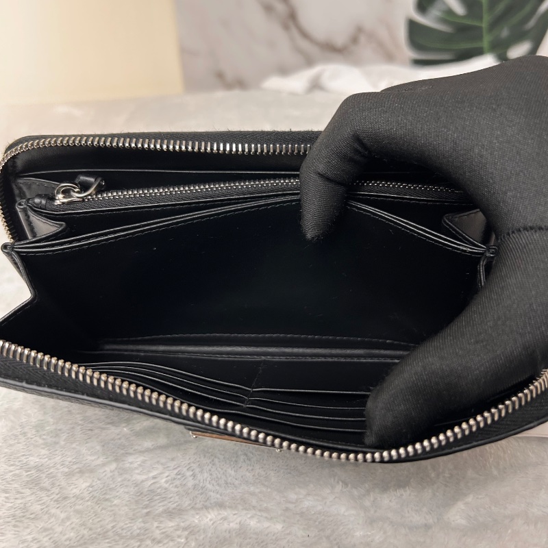 Prada Vitello Daino Triangle 粒紋皮革長夾 晶片款-26