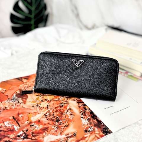 Prada Vitello Daino Triangle 粒紋皮革長夾 晶片款