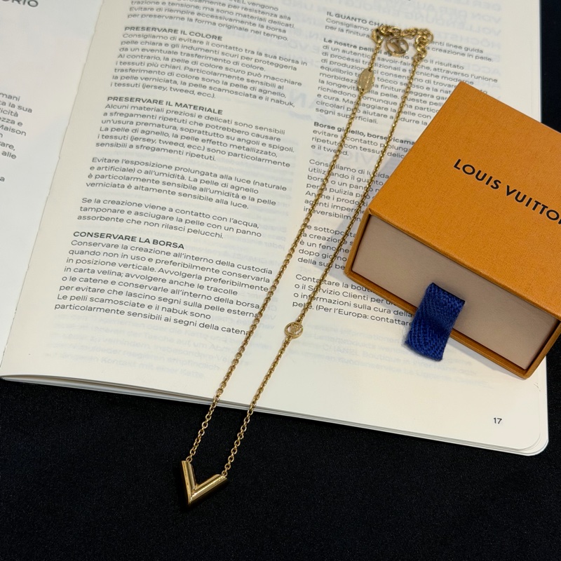 LV金色V字項鍊/M00857-1