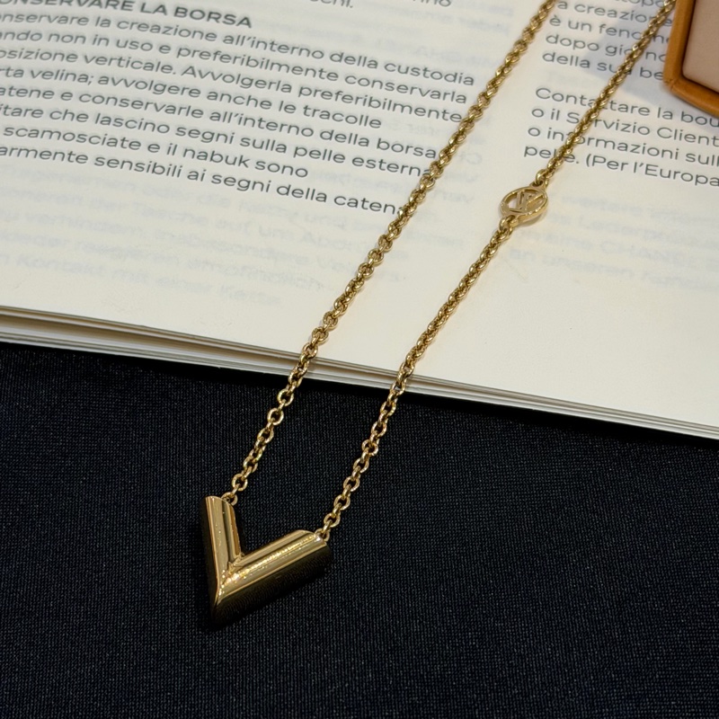 LV金色V字項鍊/M00857-2