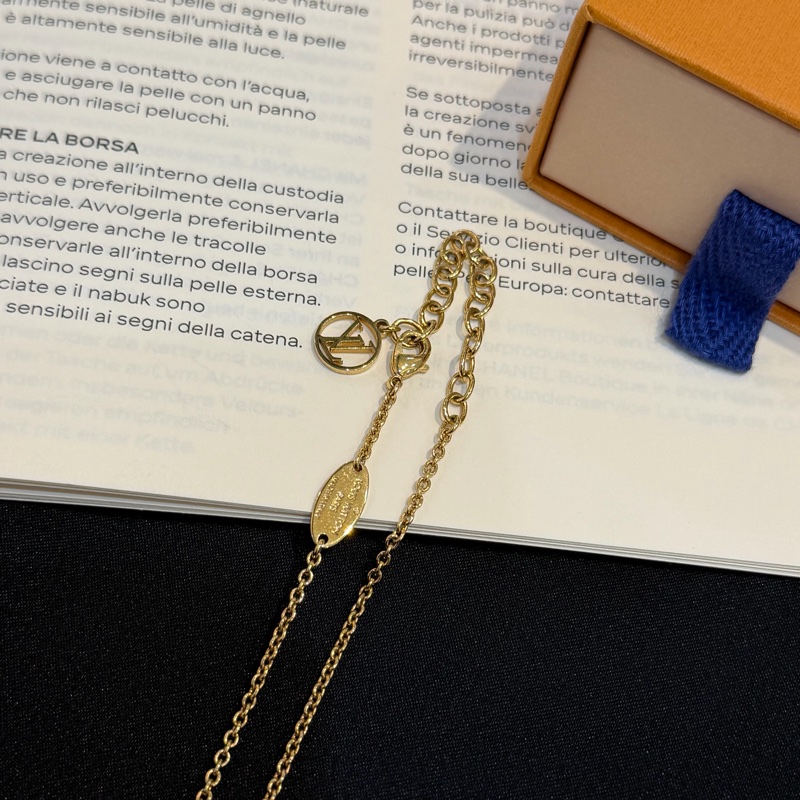 LV金色V字項鍊/M00857-3