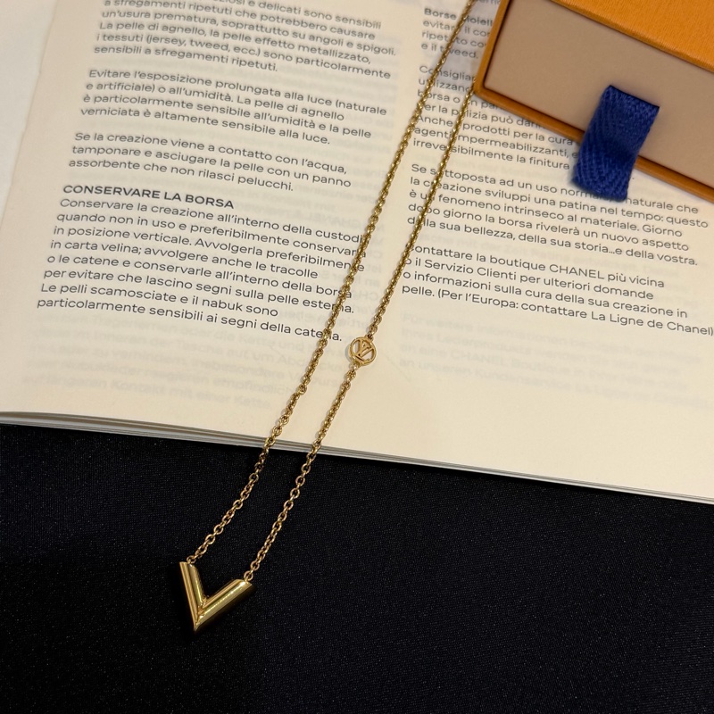 LV金色V字項鍊/M00857-5