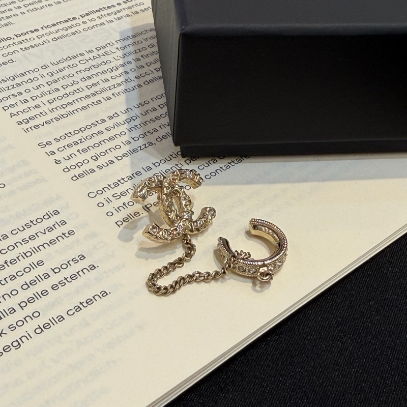 CHANEL金雙C立體字母垂墜水鑽C耳環/單-1