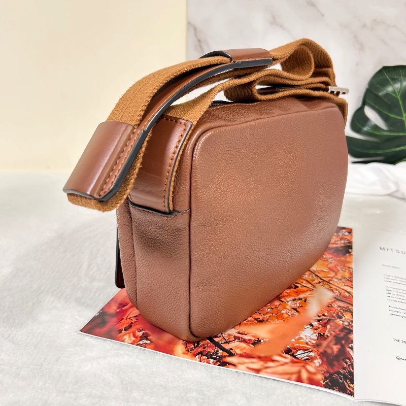 Loewe 羅威 Military 小款 粒面小牛皮翻蓋斜背包 2020年-6