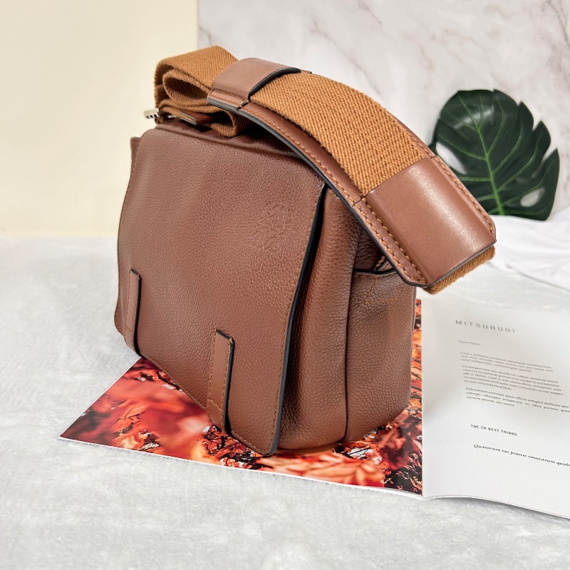 Loewe 羅威 Military 小款 粒面小牛皮翻蓋斜背包 2020年-7