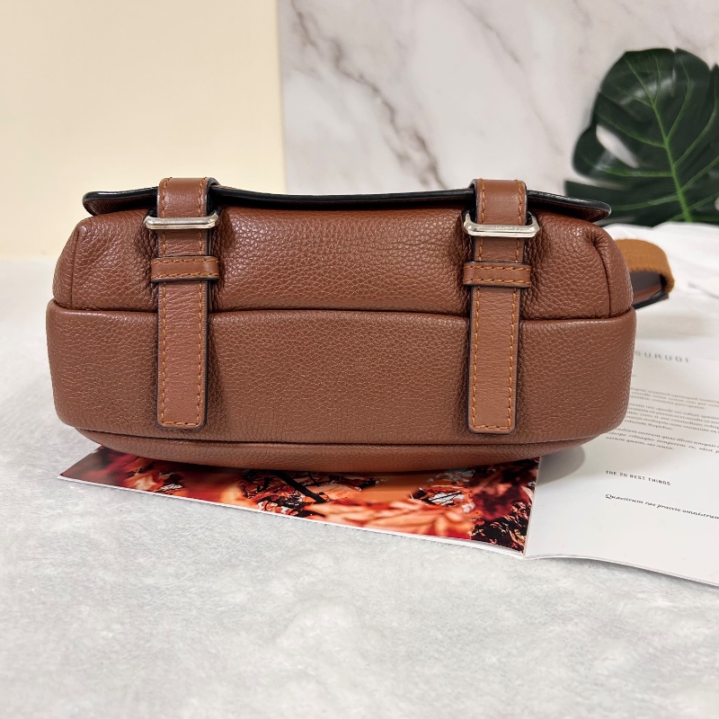 Loewe 羅威 Military 小款 粒面小牛皮翻蓋斜背包 2020年-11