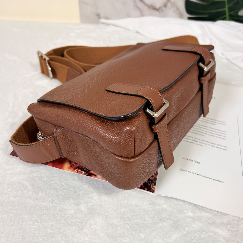 Loewe 羅威 Military 小款 粒面小牛皮翻蓋斜背包 2020年-12