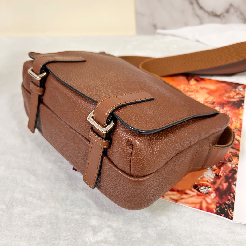 Loewe 羅威 Military 小款 粒面小牛皮翻蓋斜背包 2020年-13