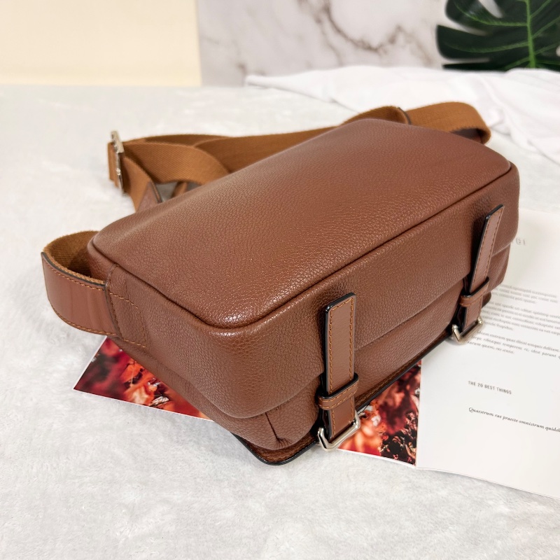 Loewe 羅威 Military 小款 粒面小牛皮翻蓋斜背包 2020年-14