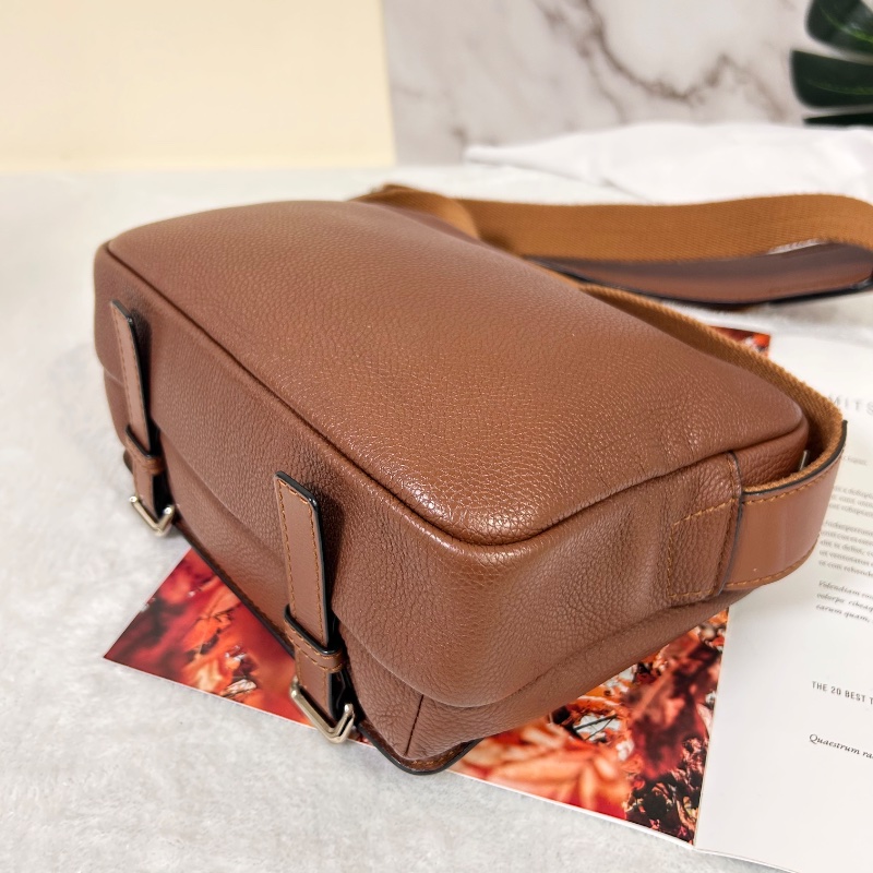 Loewe 羅威 Military 小款 粒面小牛皮翻蓋斜背包 2020年-15