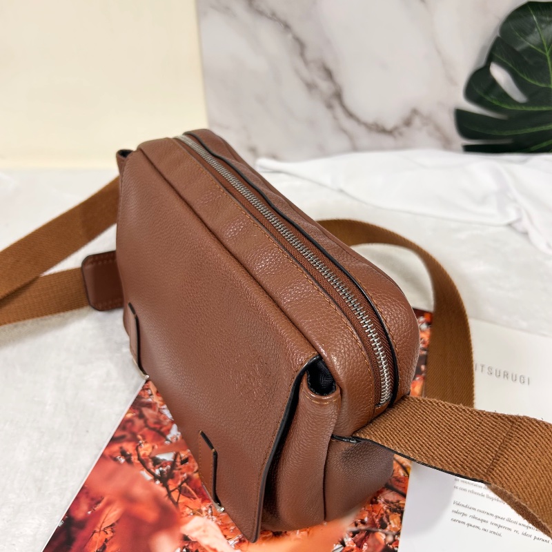 Loewe 羅威 Military 小款 粒面小牛皮翻蓋斜背包 2020年-17