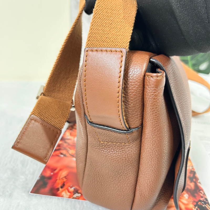 Loewe 羅威 Military 小款 粒面小牛皮翻蓋斜背包 2020年-21