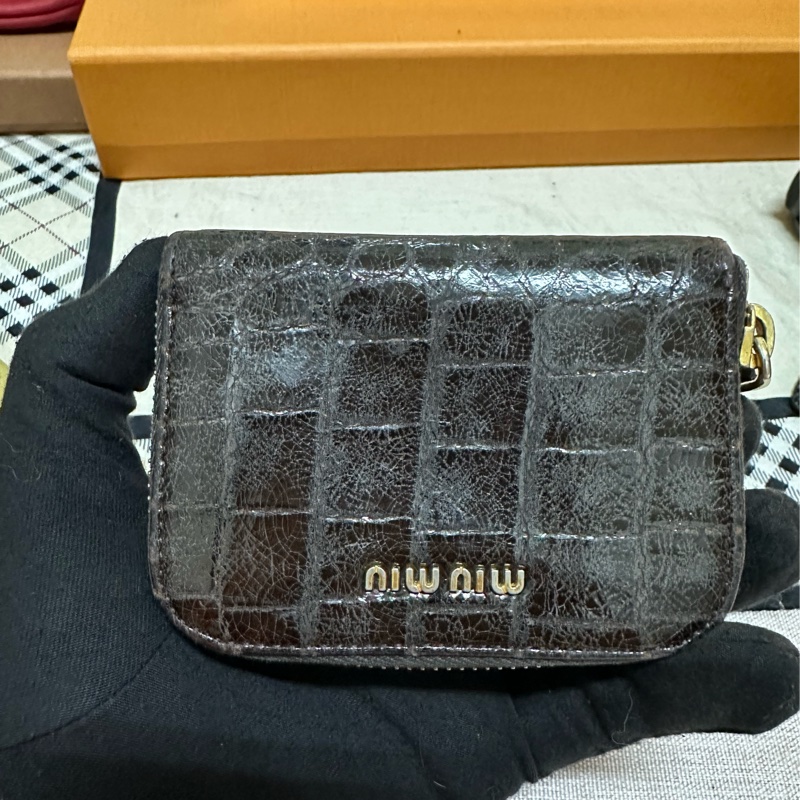 miu miu 棕色鱷魚皮壓紋小零錢包-0