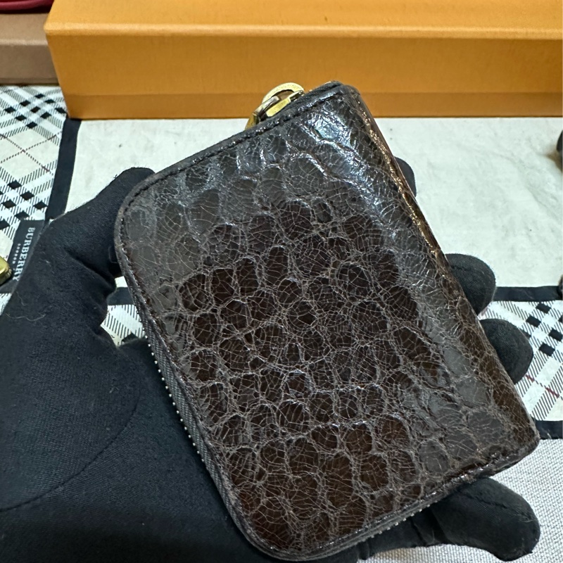 miu miu 棕色鱷魚皮壓紋小零錢包-1