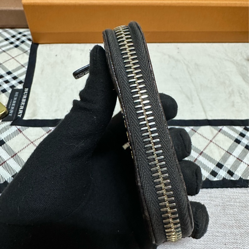 miu miu 棕色鱷魚皮壓紋小零錢包-2